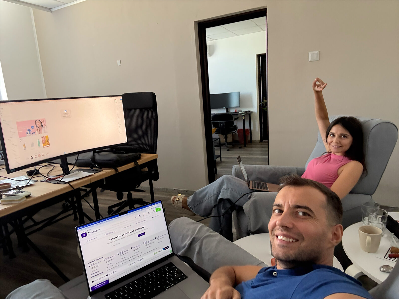 Two of the team working relaxed in the ivi.works studio